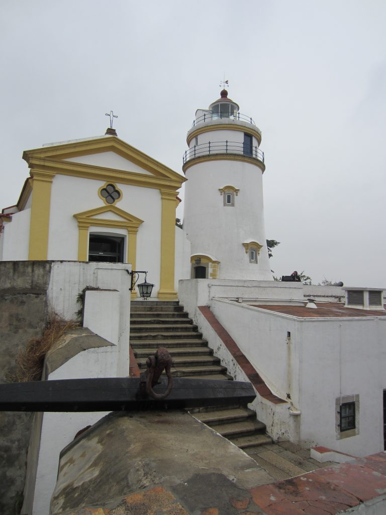 La vieille portugaise et l’argent du plaisir