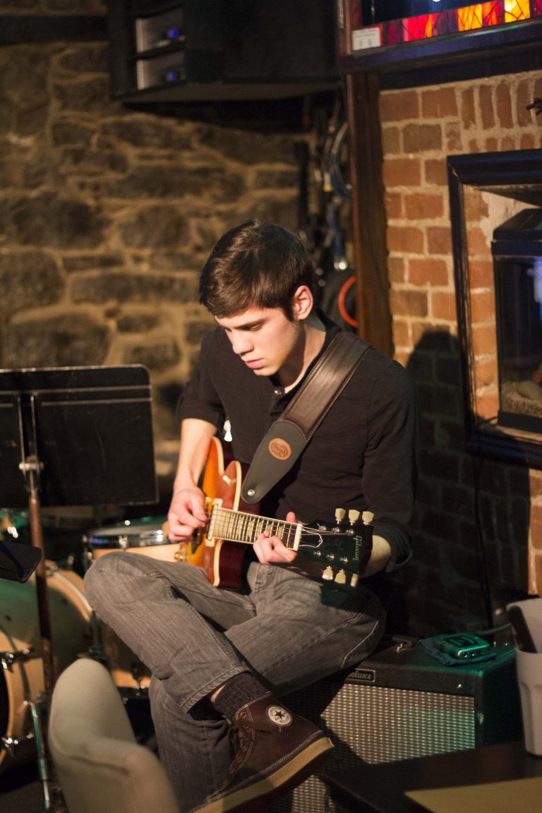 Du bon jazz, de la bière froide des nachos