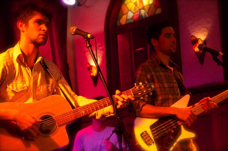 « Tiens, v’là un marin »