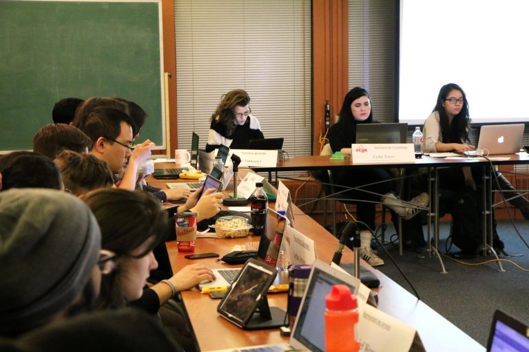 La dérégulation divise l’AÉUM