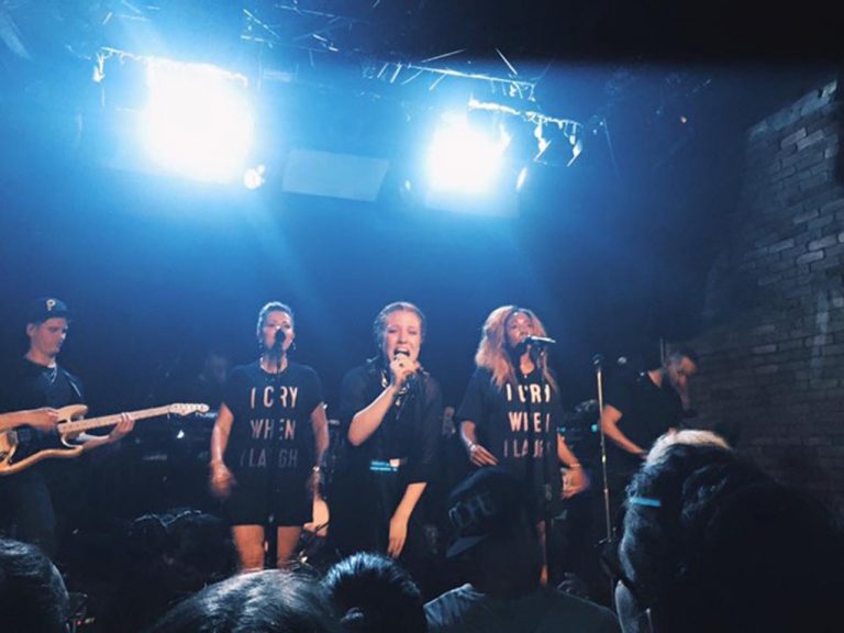 La bonne humeur contagieuse de Jess Glynne