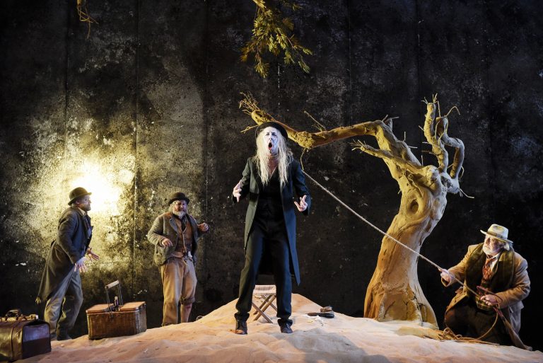 Le théâtre n’est qu’attente