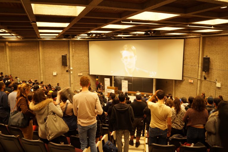 Débordements lors de la vidéoconférence d’Edward Snowden à McGill