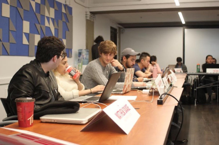 Le Conseil tourne le dos à la presse