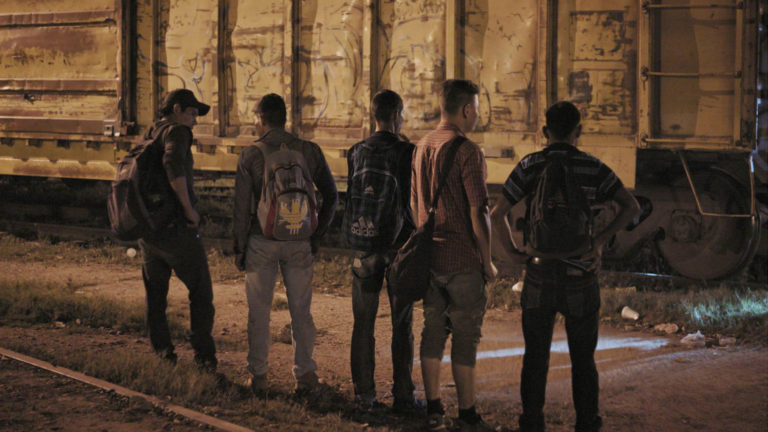 Attention à la bordure du quai