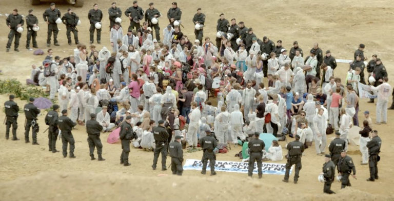 Trois zones en conflit, un combat