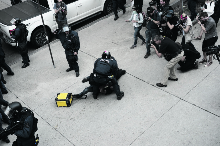 La dangereuse disqualification de la violence politique