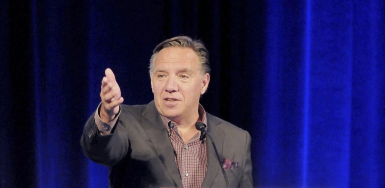 Ottawa bloque Legault