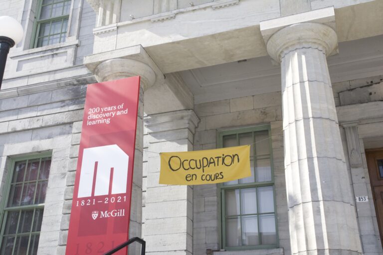 Occupation du pavillon des Arts par Désinvestissement McGill