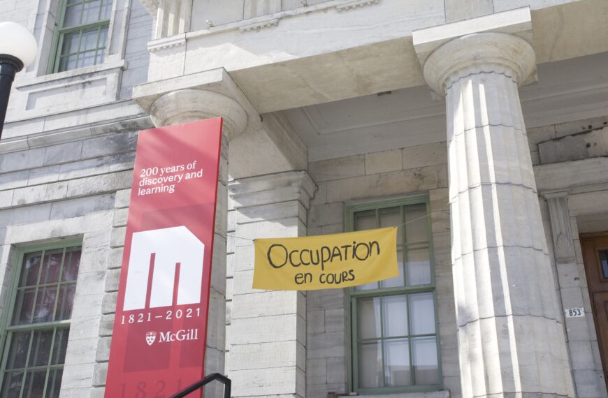 Occupation du pavillon des Arts par Désinvestissement McGill
