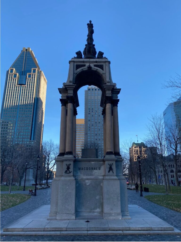 John A. MacDonald réinstallé ?