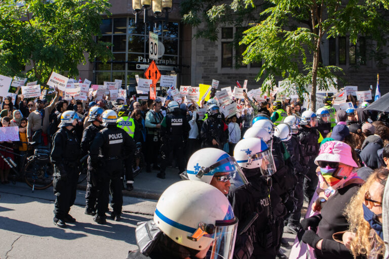 Un face à face tendu à Montréal