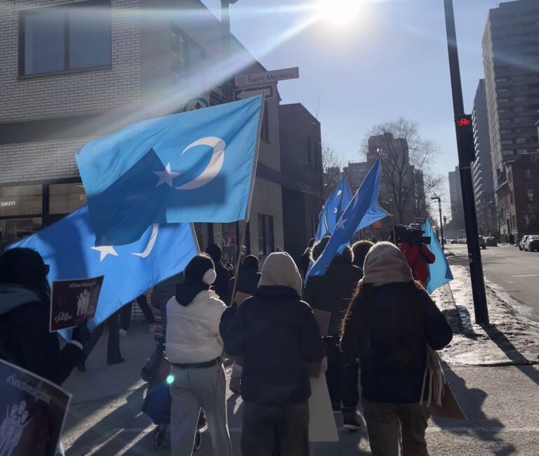 « Arrêtez l’esclavage ouïghour ! »