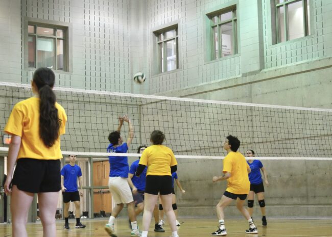 Trop d’écrans, pas assez de sport : le défi des futurs McGillois ?