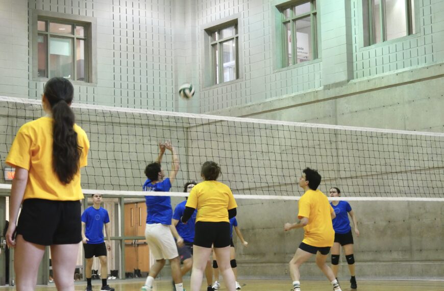 Trop d’écrans, pas assez de sport : le défi des futurs McGillois ?