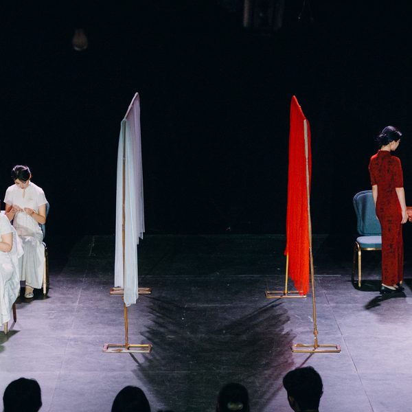 Rouge d’une part, blanche de l’autre
